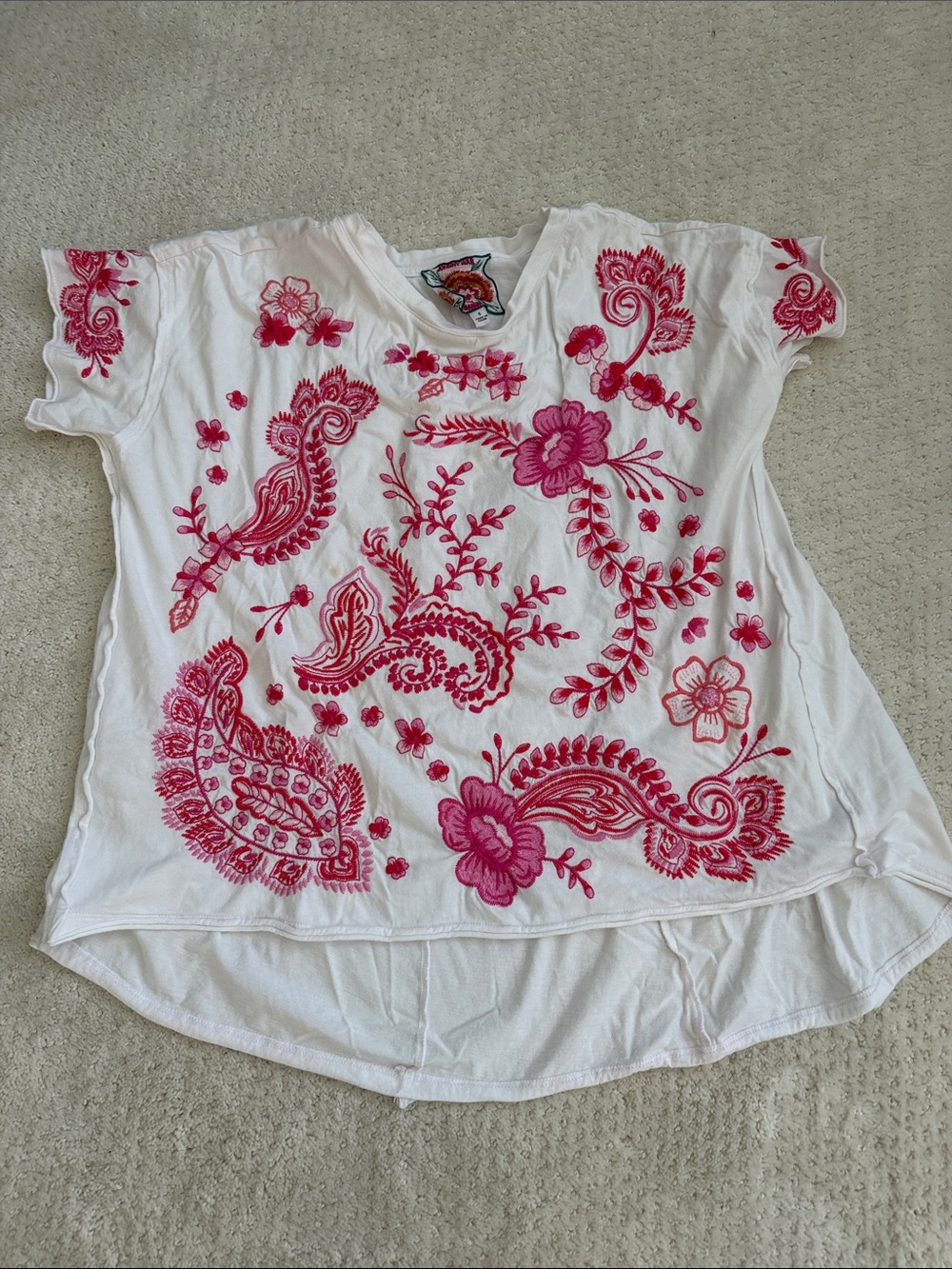 Johnny Was White Tunic with Fuchsia Embroidered Floral Paisley